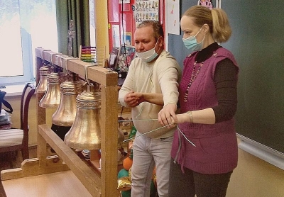 В общеобразовательной школе Череповца прошли уроки колокольного звона