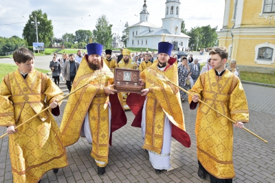 В Вологду привезли ковчег с мощами святого Спиридона Тримифунтского