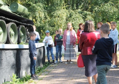 Участники проекта «Отроки грядущего века» посетили в Вологде места памяти военных лет