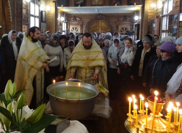 Приход Вознесенского храма города Сокола молитвенно встретил праздник Крещения Господня