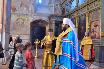 Митрополит Игнатий совершил Божественную литургию и молебен на начало учебного года в Софийском Успенском кафедральном соборе