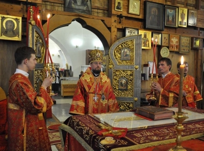 Епископ Флавиан совершил всенощное бдение в Рождественском храме Череповца