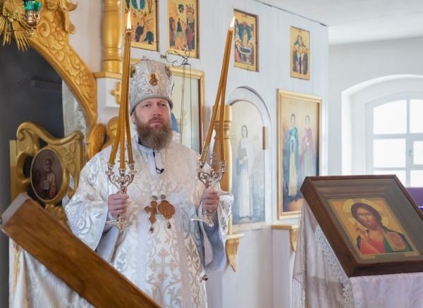 В день поминовения усопших митрополит Савва совершил Литургию в Михайловском храме поселка Новленское
