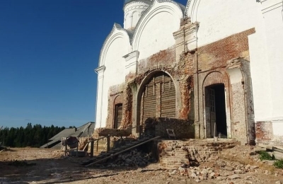 Продолжаются восстановительные работы в Никольском храме деревни Шатенево