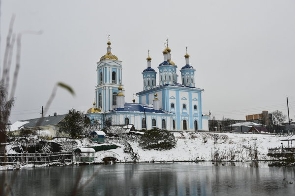 Торжества в Вологодской епархии по случаю праздника Казанской иконы Божией Матери и Дня народного единства прошли по традиции в воссозданном Казанском храме в Шексне