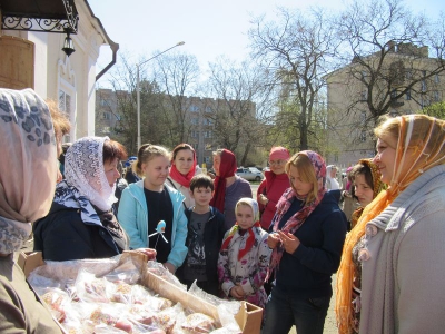 Воспитанники детского дома &quot;Шанс&quot; посетили храм Покрова на Козлене