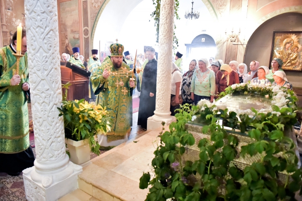 Накануне празднования дня памяти Прокопия Устюжского митрополит Игнатий совершил всенощное бдение в Прокопьевском кафедральном соборе Великого Устюга