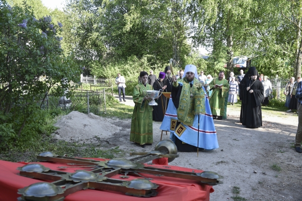 Освящение креста храма Святителя Николая на Валухе, день Святой Троицы и новые храмы