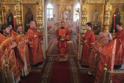 В Антипасху епископ Флавиан совершил Литургию в Архиерейском Воскресенском подворье города Череповца