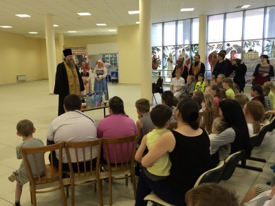 Представители Вологодской епархии посетили областную детскую больницу