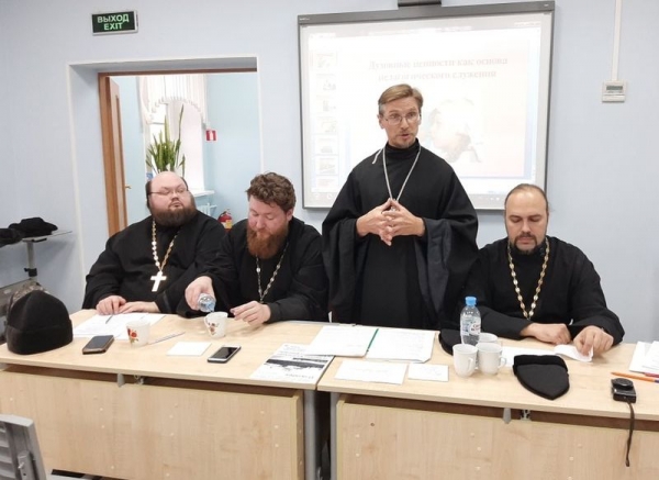 Священнослужители Череповецкой епархии встретились с педагогами школ