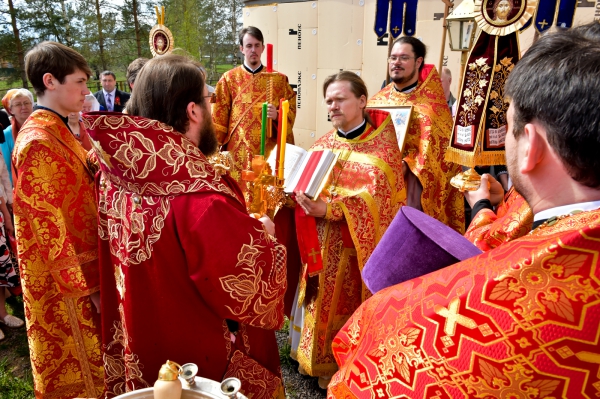 В среду Светлой седмицы митрополит Игнатий совершил Литургию в Введенском храме пос. Майский