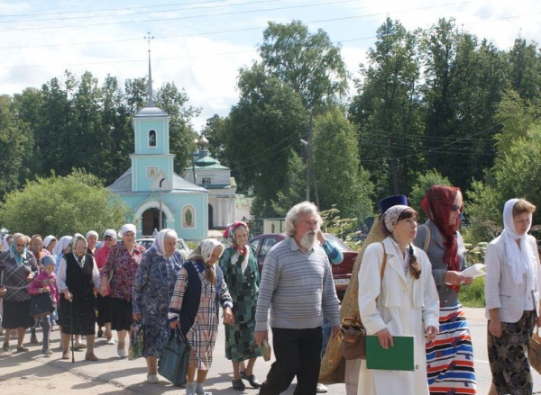 Прихожане Крестовоздвиженского храма города Грязовца совершили крестный ход