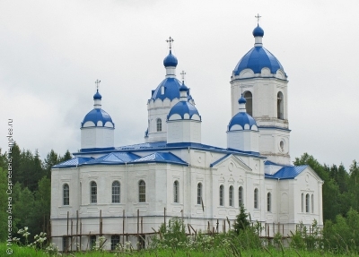 В деревни Байдарово продолжается благоустройство Введенского храма