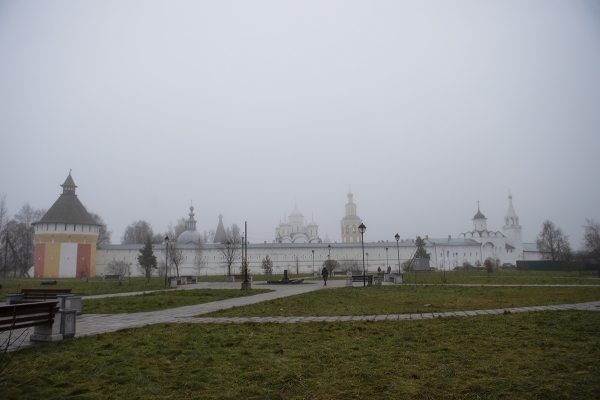 В день памяти Патриарха Тихона и отцов Поместного собора 1917-1918 годов митрополит Игнатий совершил Литургию в Спасо-Прилуцком монастыре