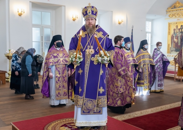 В Великий Четверток митрополит Савва совершил Литургию в кафедральном соборе Вологды