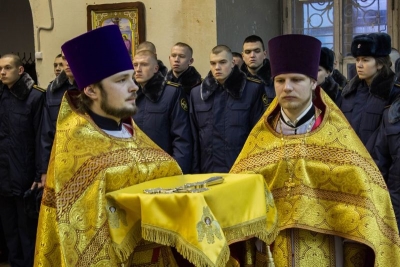 В Неделю святых праотец студенты Вологодской духовной семинарии молились за Божественной литургией