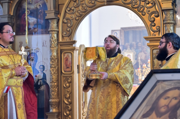 Митрополит Игнатий совершил Литургию в Никольском храме, что на Большой Сизьме