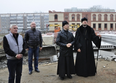 Епископ Флавиан посетил строящийся в Северном микрорайоне Череповца храмовый комплекс