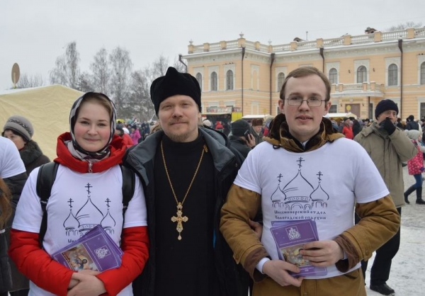 Миссионерский и молодежный отделы Вологодской епархии раздали листовки о Великом посте в Прощеное воскресенье