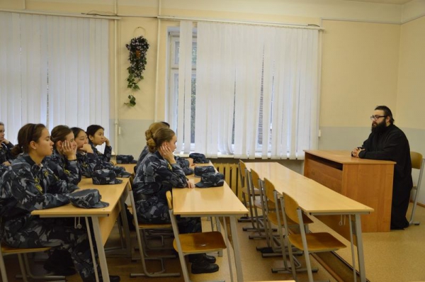 Вологодские курсанты побеседовали со священником об особенностях христианского брака