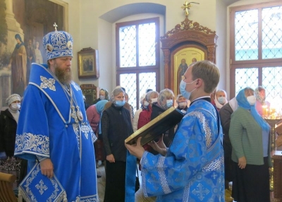 Митрополит Савва совершил Божественную литургию в праздник Покрова Пресвятой Богородицы