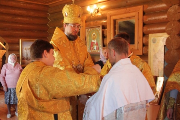 В день памяти Святителя и Чудотворца Николая епископ Череповецкий и Белозерский Флавиан возглавил Божественную литургию в Иоанно-Предтеченском храме Ново-Леушинского женского монастыря