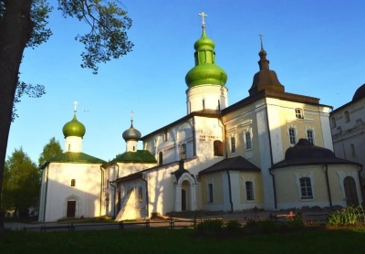 В Успенском соборе Кирилло-Белозерского монастыря состоялось праздничное богослужение