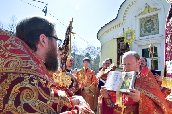 В понедельник Светлой седмицы митрополит Игнатий совершил Литургию в храме Покрова на Козлёне