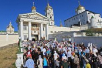 Тысячи верующих прибыли на праздник Почаевской иконы Божией Матери в Свято-Успенскую Почаевскую лавру