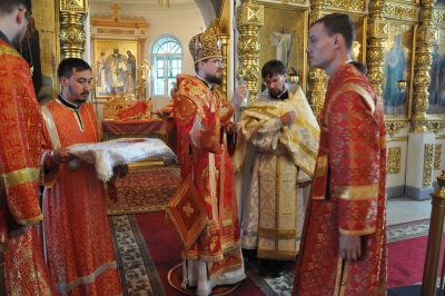 В праздник Происхождения Честных древ Животворящего Креста Господня епископ Флавиан совершил Божественную литургию