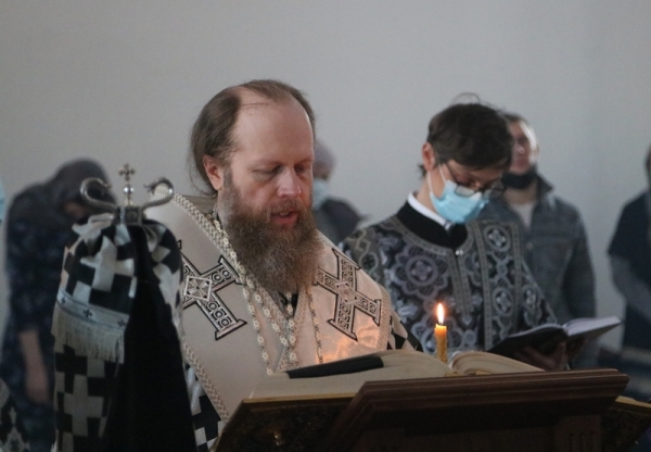 Митрополит Савва совершил вечерню с чином пассии в Воскресенском кафедральном соборе Вологды