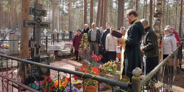 Прихожане Петропавловского храма города Бабаево молитвенно помянули усопших