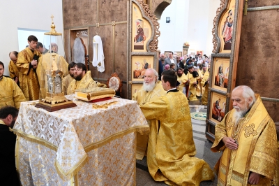 Митрополит Игнатий принял участие в чине великого освящения храма святого праведного Алексия Мечева и сослужил Святейшему Патриарху Кириллу за Литургией