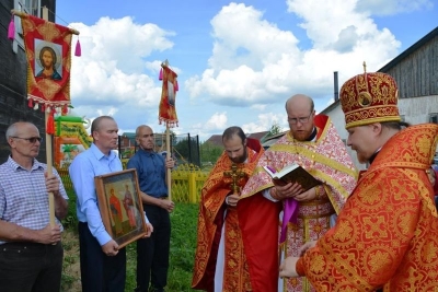 В ​престольный день​ ​храма святых Космы и Дамиана в деревне Еловино​ состоялось архиерейское богослужение