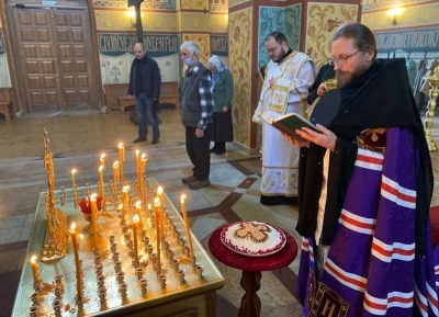 В Череповца прошла панихида по почившему митрополиту Варнаве