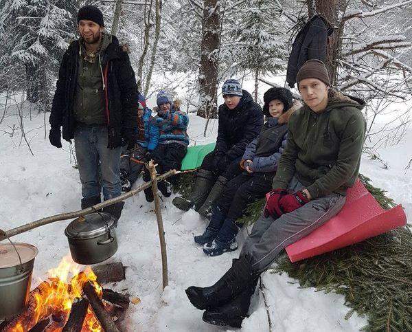 На святочной неделе прихожане Спасского храма г.Белозерска вместе с детьми выехали в лес