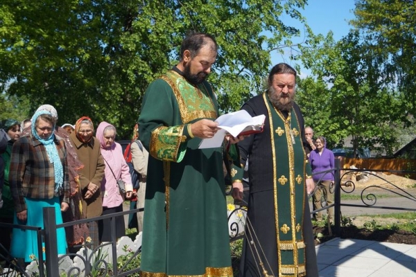 На Спасской горе у поклонного креста состоялась панихида