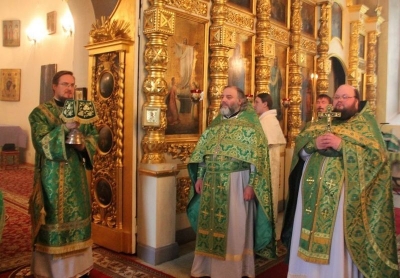 Епископ Флавиан совершил Литургию в день празднования Собора всех святых в земле Российской просиявших