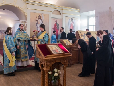 Студенты Вологодской духовной семинарии молитвенно отметили праздник Сретения Господня
