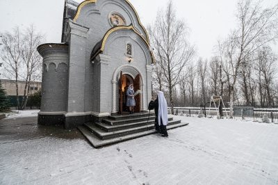Митрополит Игнатий совершил Литургию в храме при учебно-методическом центре МЧС г.Москвы