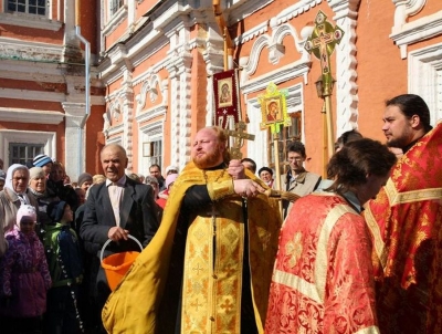 Священники поздравили верующих Великоустюгского района со Святой Пасхой