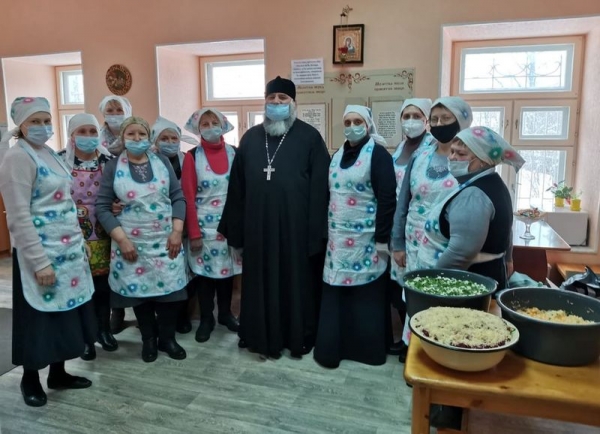 Сотрудники социального отдела  Череповецкой епархии посетили центр «Забота»