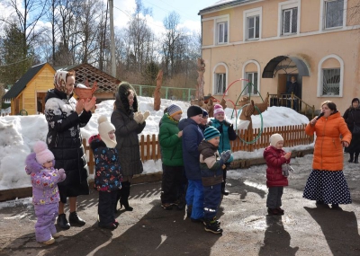 На приходе храма Лазаря Четверодневного города Вологды проводили Масленицу