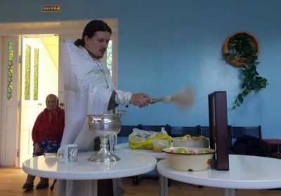 В Комплексном центре социального обслуживания села имени Бабушкина прошел молебен