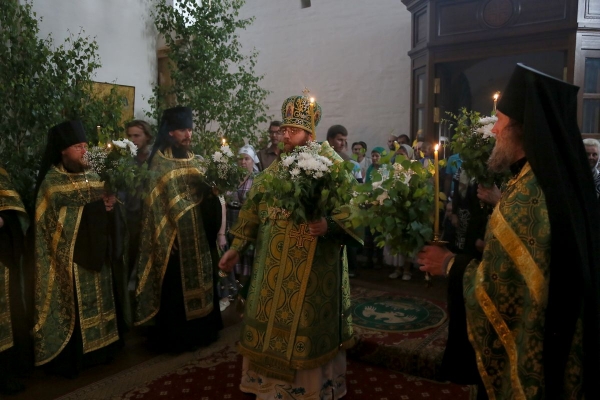 В первый день своего приезда на Вологодскую кафедру епископ Игнатий совершил всенощное бдение в Спасо-Прилуцком Димитриевом монастыре