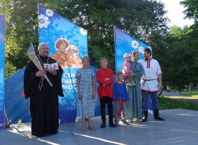 В Череповце прошел общегородской праздник ко Дню семьи, любви и верности