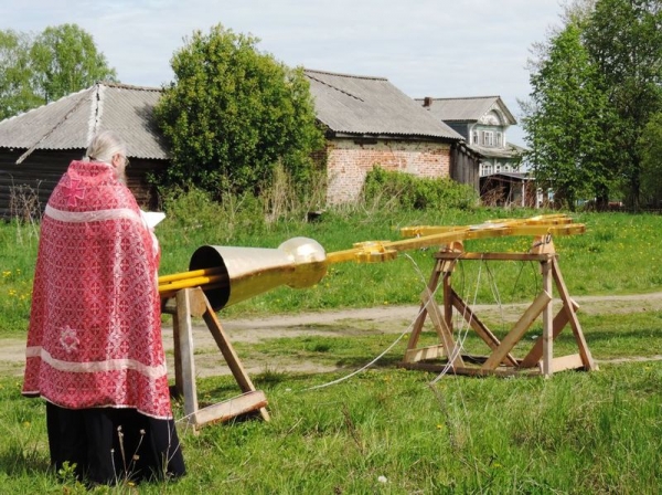 Водружен крест на храм великомученика Георгия Победоносца в деревне Георгиевской