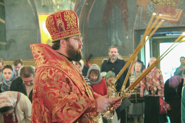 В праздник жен-мироносиц митрополит Игнатий возглавил Литургию в Троицком храме в Хорошеве