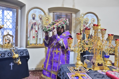 В канун Крестопоклонной недели митрополит Игнатий совершил всенощное бдение в храме Покрова на Торгу